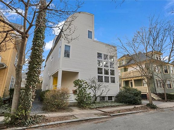 3rd image of 137 University Ave