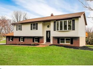 87 Hook Rd, Mohrsville, PA 19541