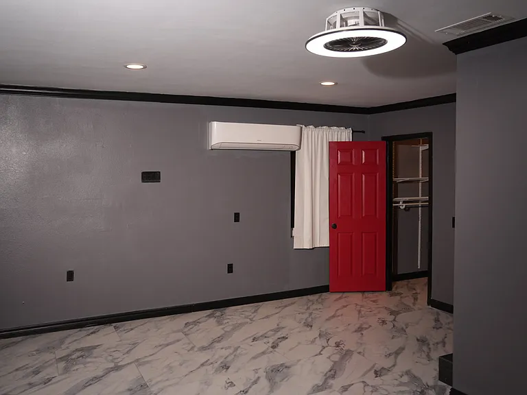 2329 N Orange Ave — Photo 5