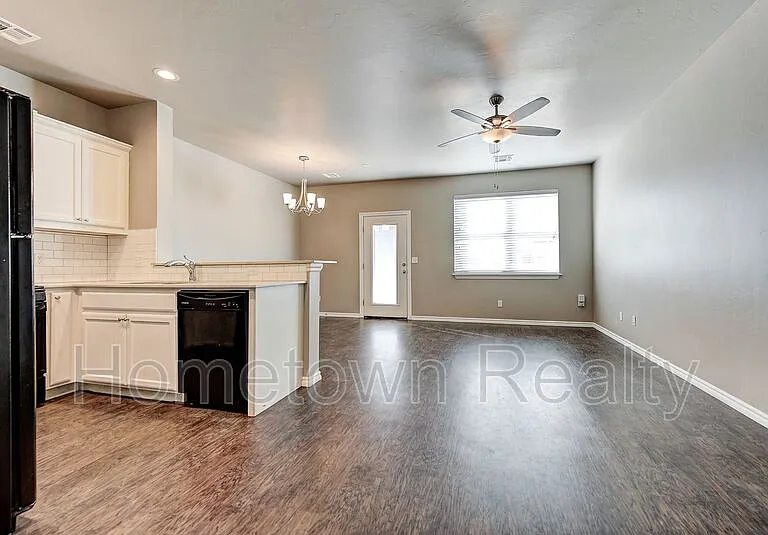 788 SW 13th St — Photo 6