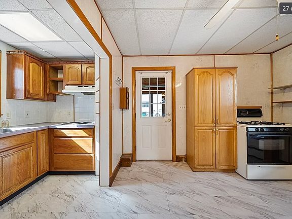 4th image of 167 Williams Ave Floor 2