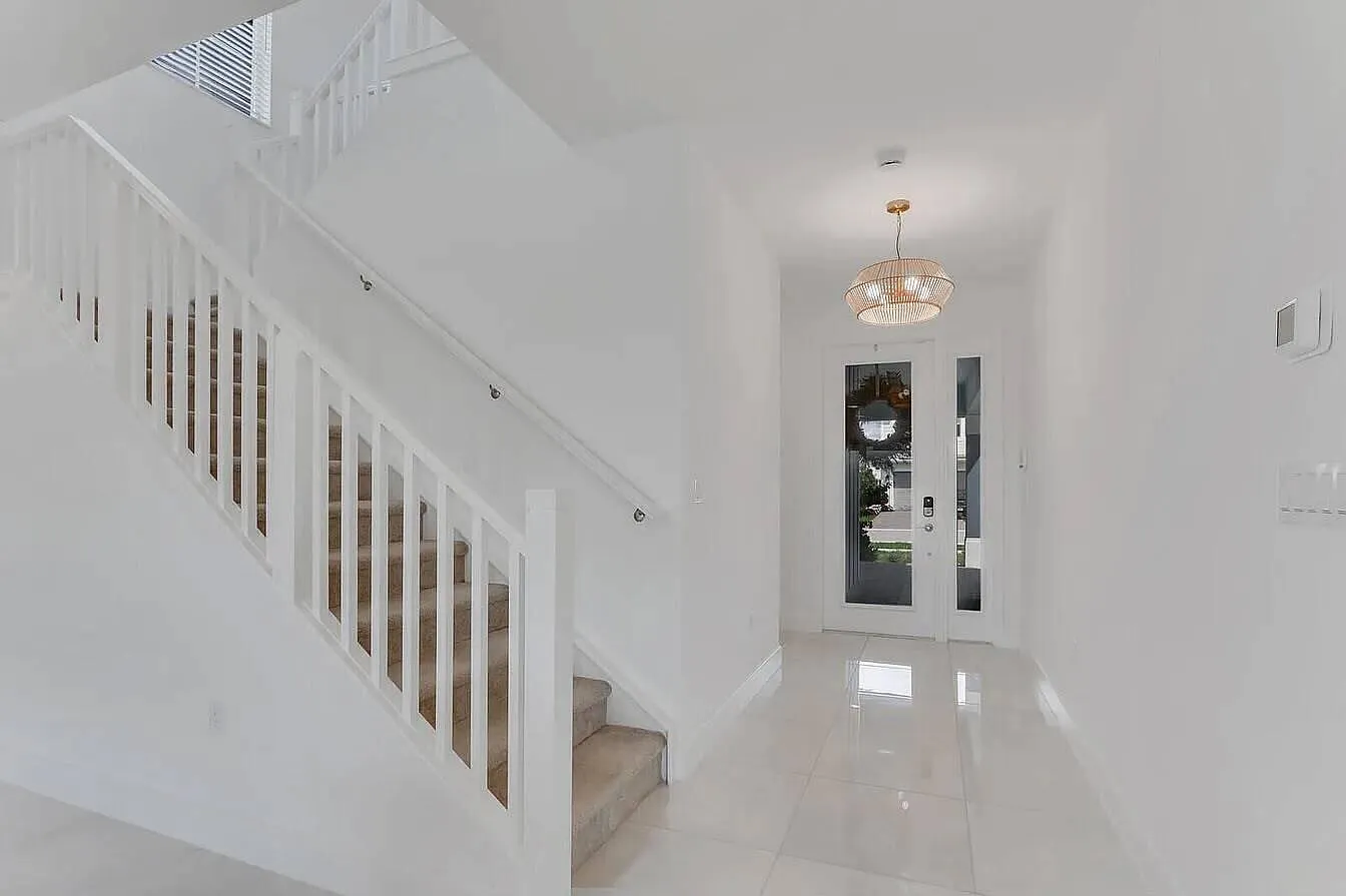4 bed, 3.0 bath, 2400 sqft, $4,500 — Photo 3