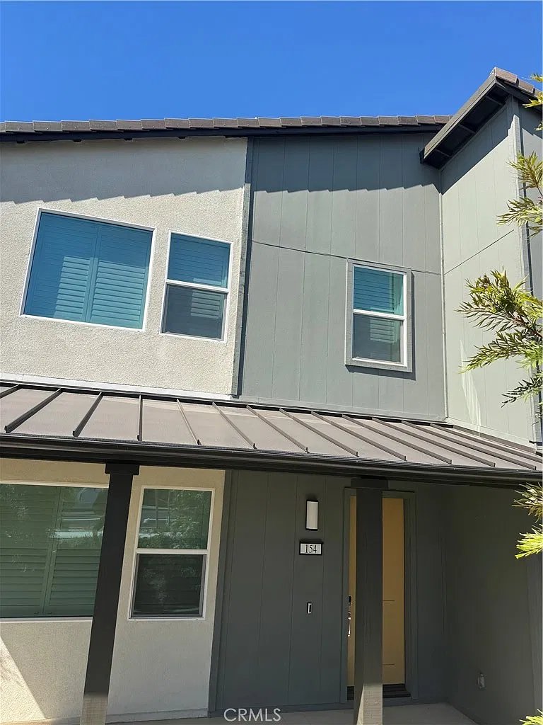 4 bed, 4.5 bath, 3000 sqft, $5,975 — Photo 3