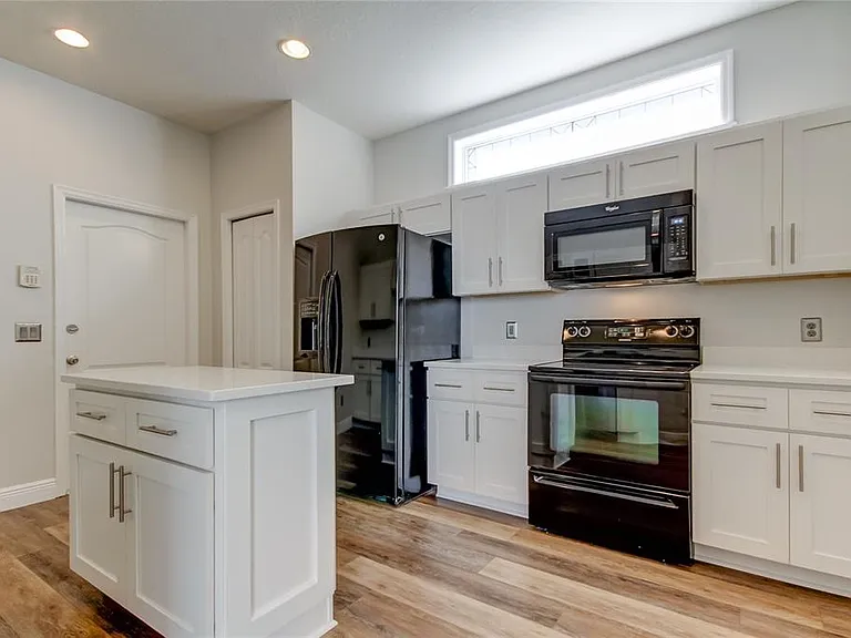 10704 Sierra Vista Pl — Photo 7