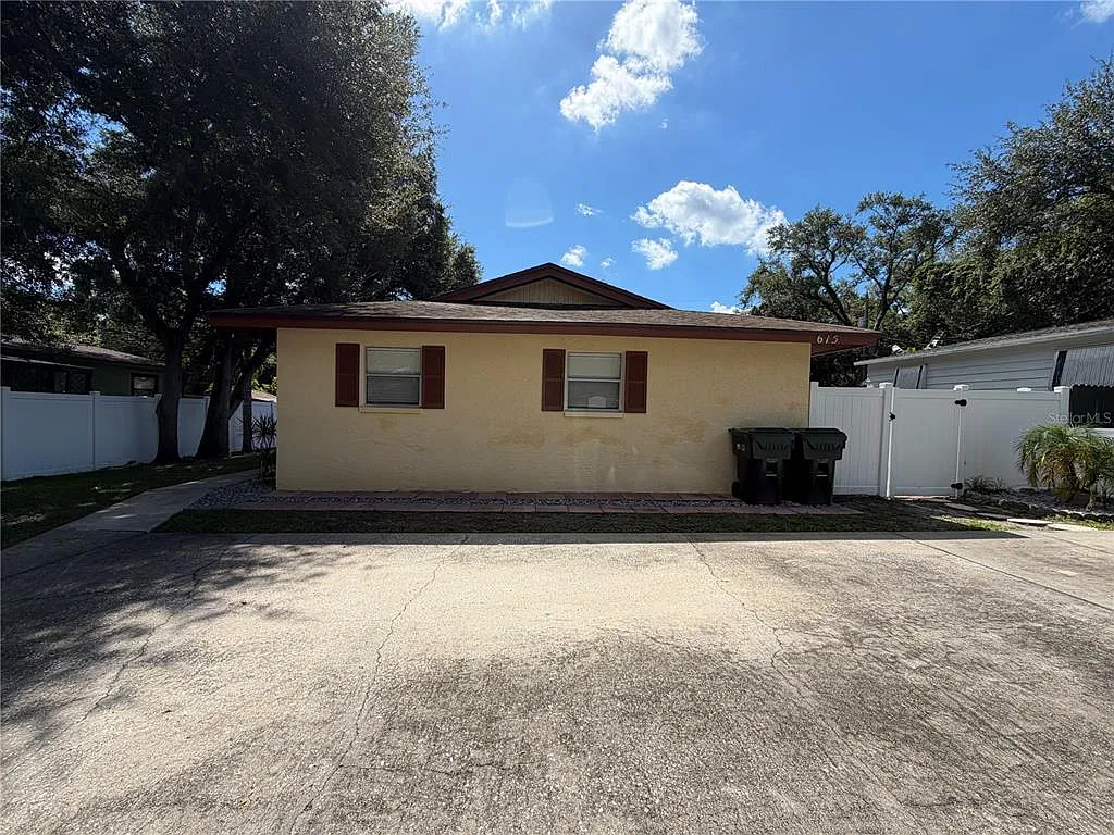 2 bed, 1.0 bath, 840 sqft, $1,880 — Photo 1