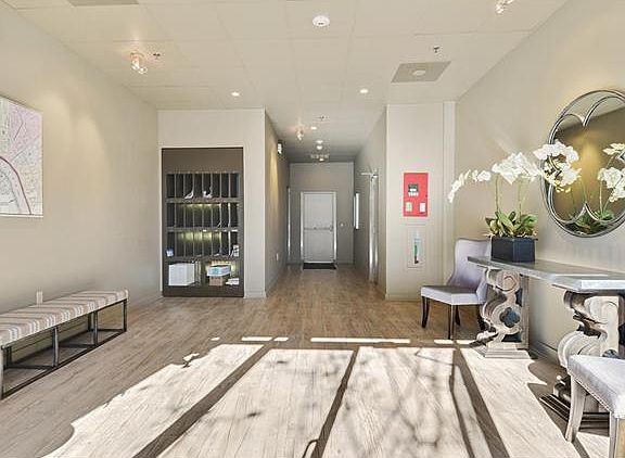 2nd image of 835 Julia St APT 6