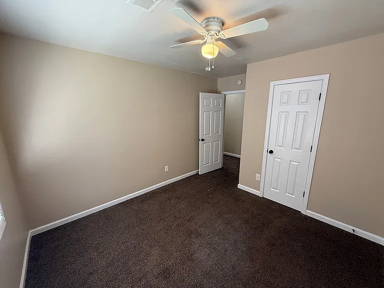 1063 Springdale St — Photo 13