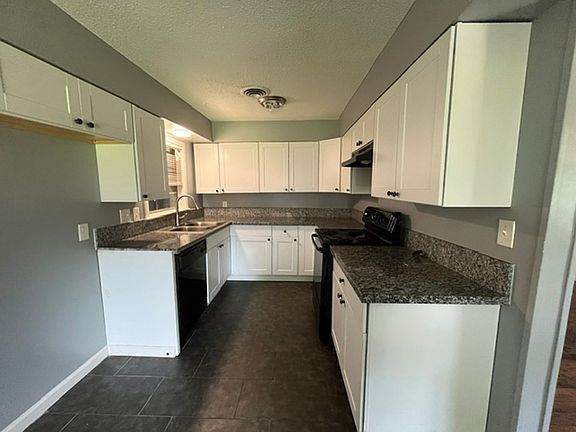 5th image of 7917 Southaven Cir W