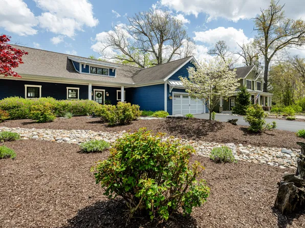 11087 Lake Shore Dr, Berrien Springs, MI 49103