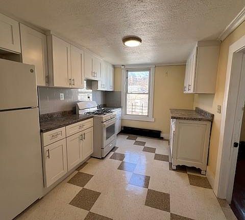 3rd image of 107 Victory Blvd Floor 2