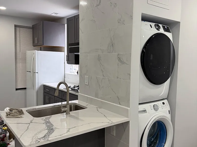 3037 S Loomis St #2F — Photo 9