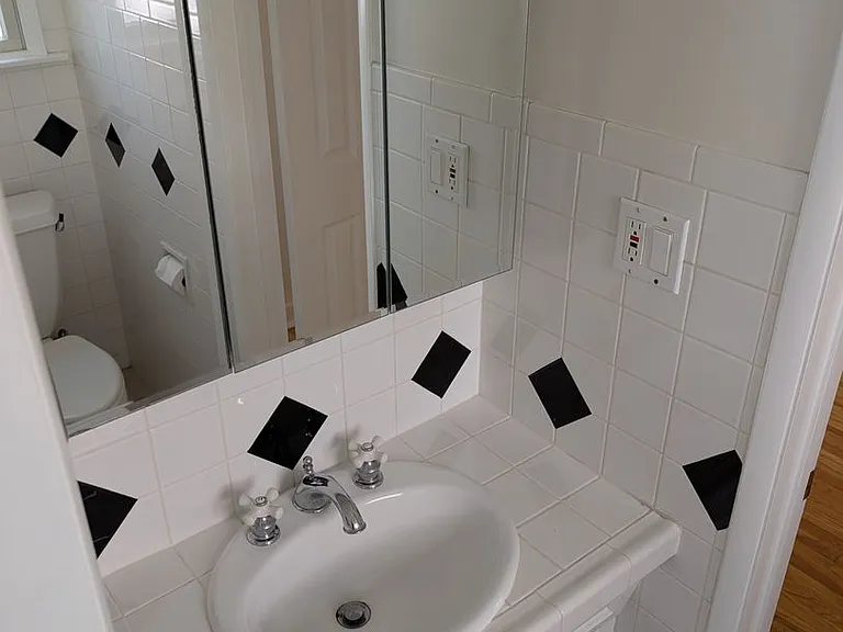 1043 Pacific St — Photo 3
