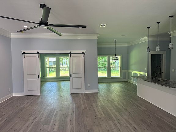 4th image of 18 Walnut Ave