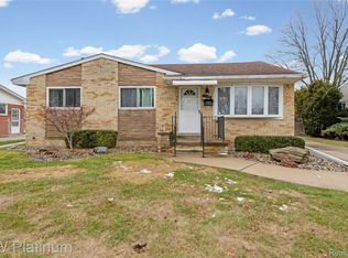 24036 Harvard Shore Dr, Saint Clair Shores, MI