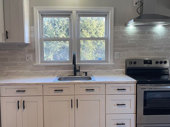 2nd image of 246 Beaver Brook Road Lincoln Park