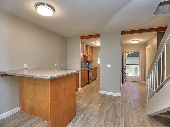5th image of 969 Miramonte Dr APT 1
