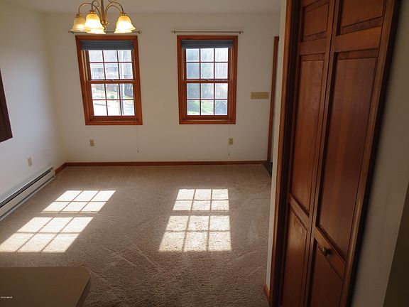 5th image of 317 Winter St