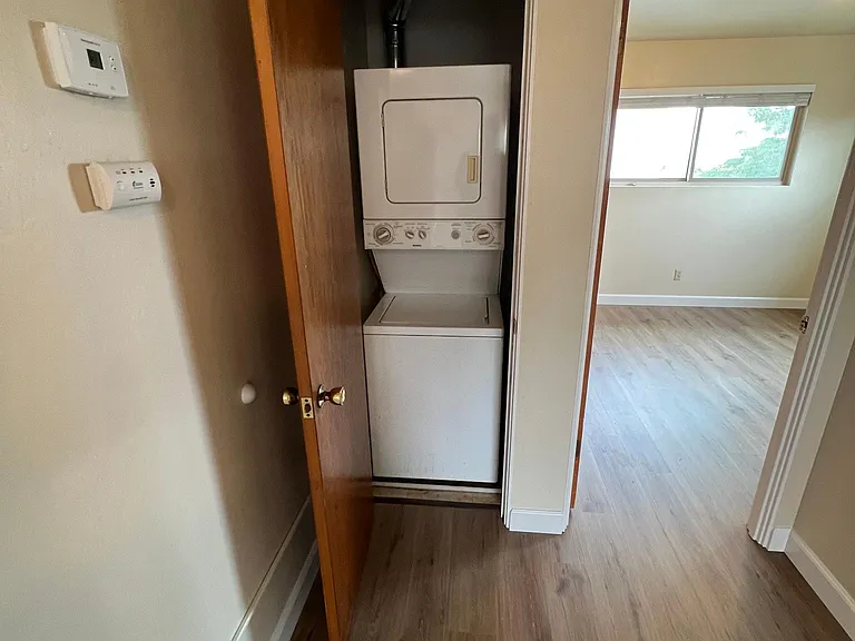 257 Van Buren St #D — Photo 4