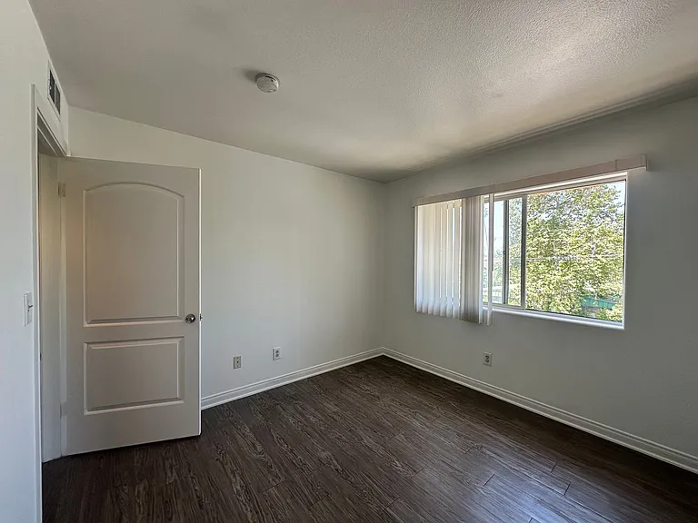 14359 Haynes St — Photo 10