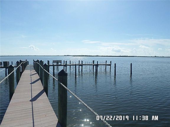 3rd image of 6217 S Mirror Lake Dr