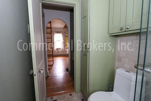 5th image of 515 Robinson St