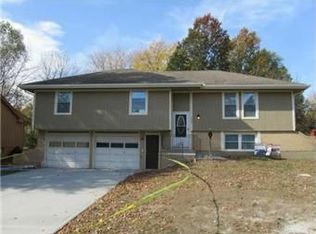 520 N Park Dr, Belton, MO 64012