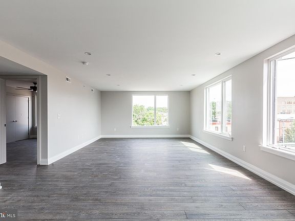 5th image of 512 E Girard Ave APT 301