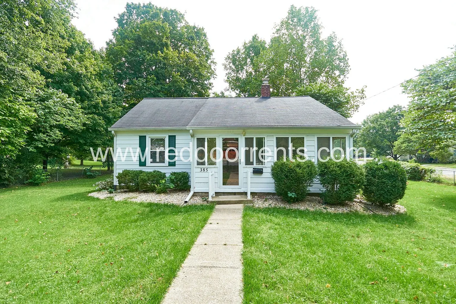 385 W Hawthorne St photo 1
