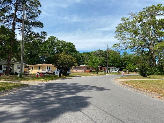 4th image of 105 W Highland Dr