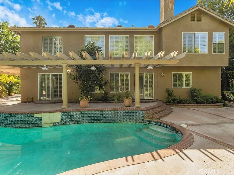 20871 Betron St — Photo 35