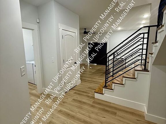 4th image of 693 Neighborhood Rd