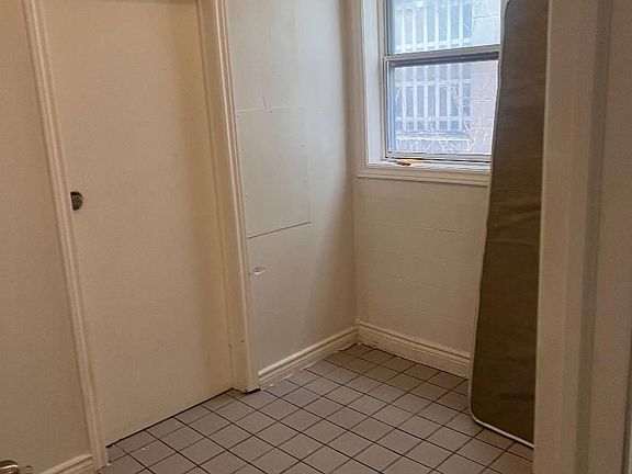 4th image of 2036 Weston Rd W #B