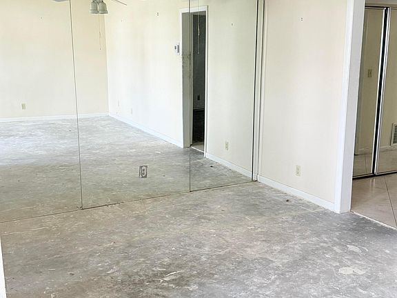 4th image of 20 SE 13th Street Unit a2