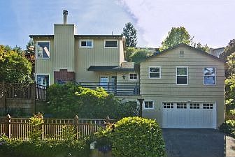Main :: 156 Richardson Drive