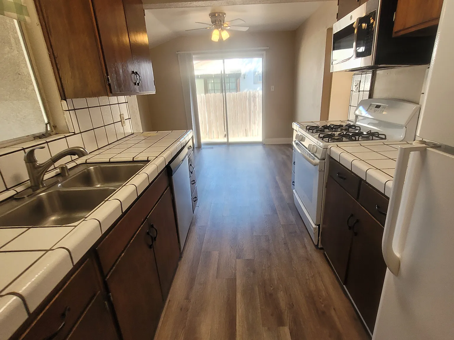 3 bed, 1102 sqft, $2,300 — Photo 4