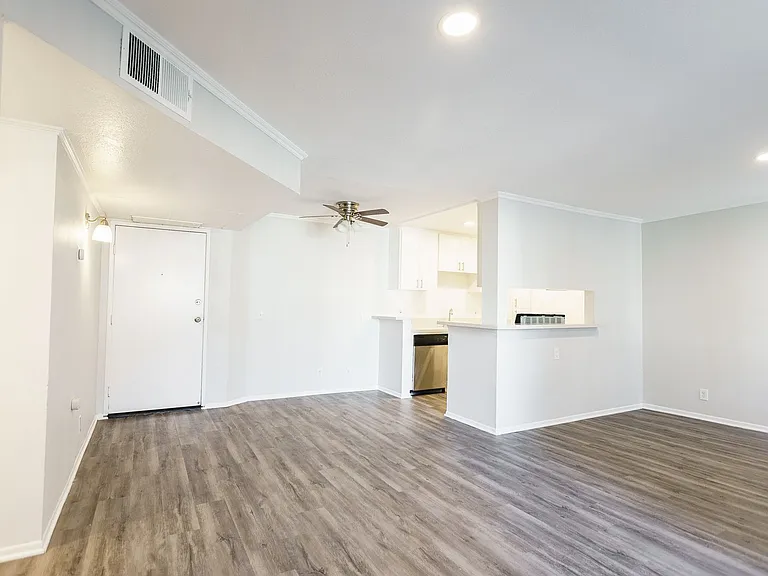 6310 Sylmar Ave — Photo 25