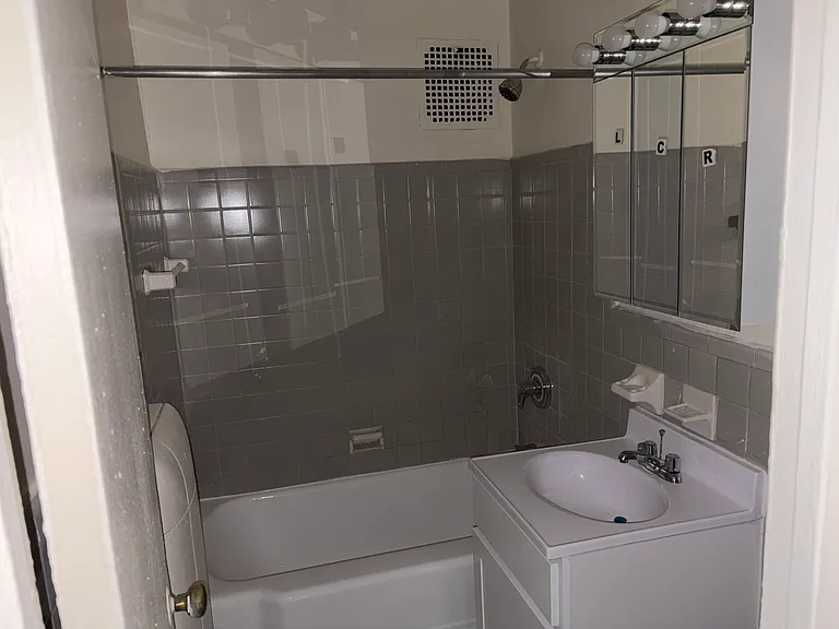 14306 Barclay Ave #6F — Photo 9