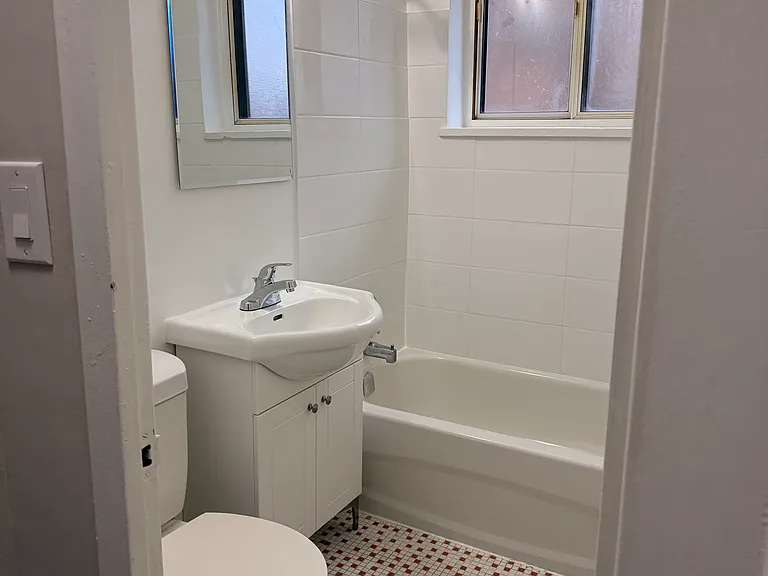 921 Wilson Ave #BACHELOR — Photo 9