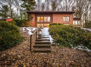 8 Hubbard Dr, Granby, MA 01033