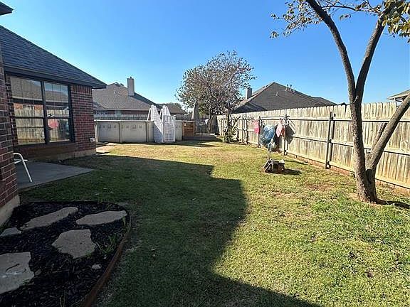 5th image of 601 SW 156th Pl