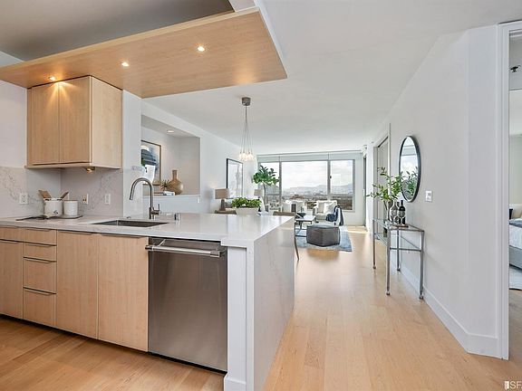 3rd image of 229 Brannan St Unit 12G