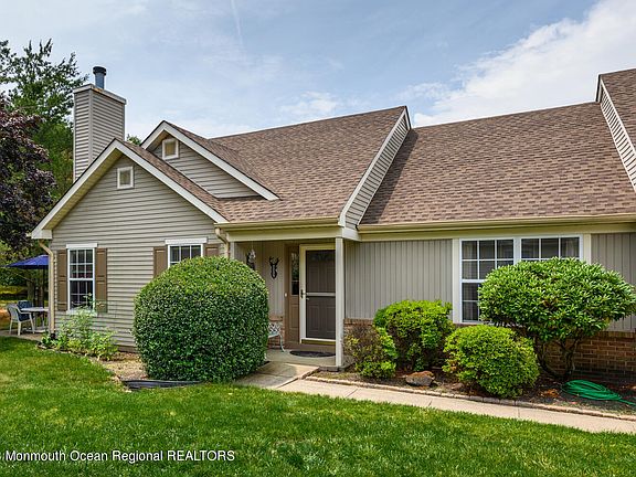 3rd image of 2432 Spring Hill Drive