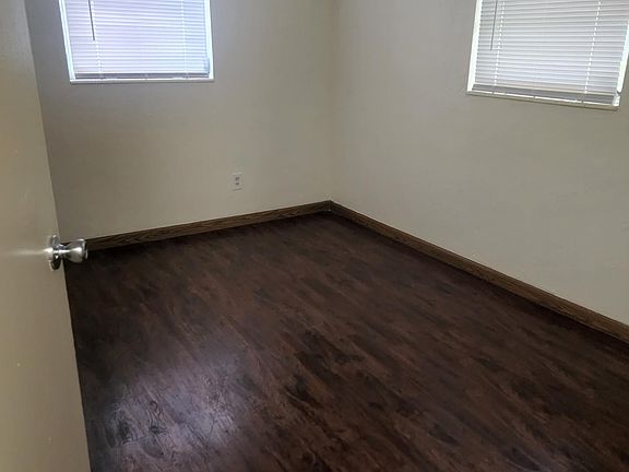 4th image of 637 51st Ave S