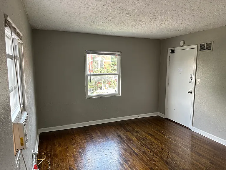 2909 Euclid Ave #2 — Photo 8