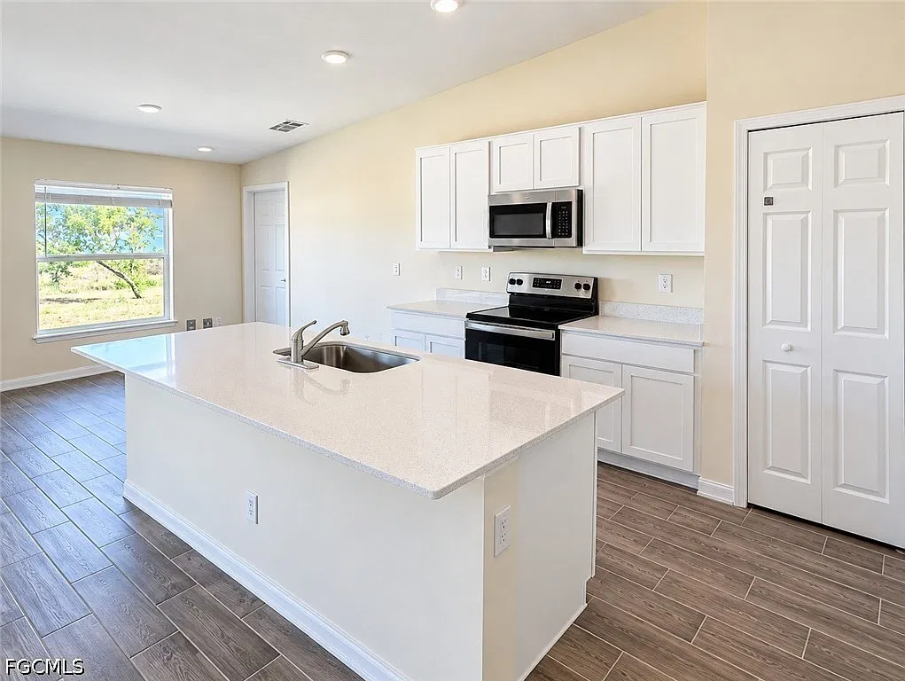 4 bed, 2.0 bath, 1651 sqft, $1,950 — Photo 2