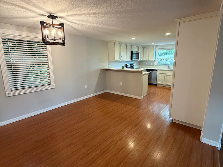 501 Orange Grove Ave S — Photo 3