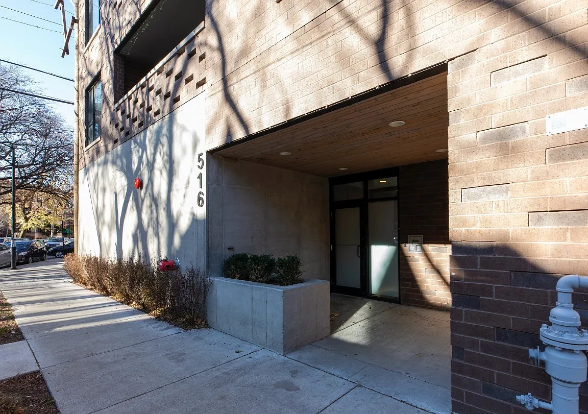 4 bed, 1400 sqft, $7,400 — Photo 2