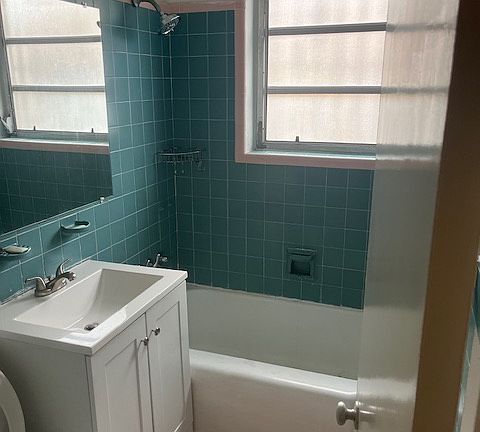 5th image of 966 SW 10th St