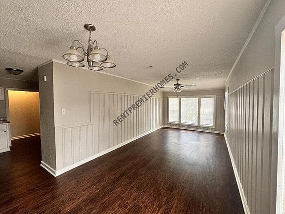 3rd image of 904 Howard St