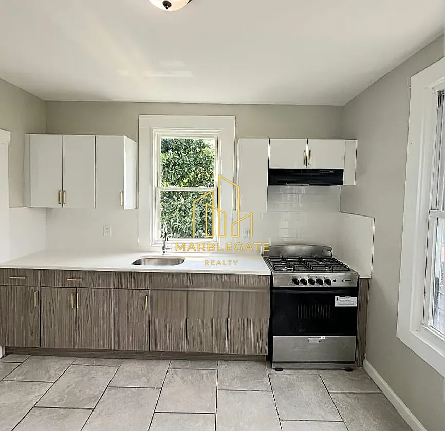 4 bed, $2,595 — Photo 1